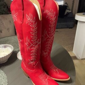 Mi.iM Red Heeled Boots with White Embroidery
